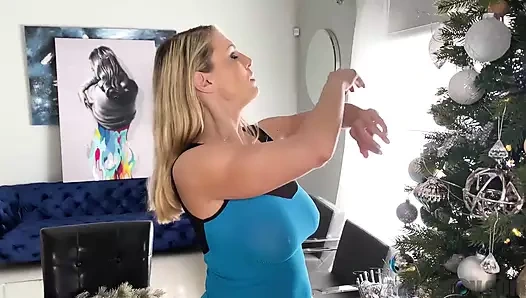 İri göğüslü sarışın orta yaşlı seksi kadın büyük yarakla büyük bir döllenme istiyor