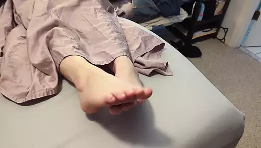 Ateşli evli kadının ayakları kilitli gavat