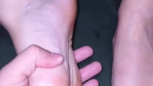 Kız arkadaşımın ayakları, tabanları, vajinası ve göğüsleri