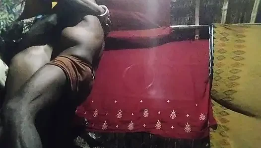 Chor ne chori karane aaya to bhabhi ne chor se boor chodane laga