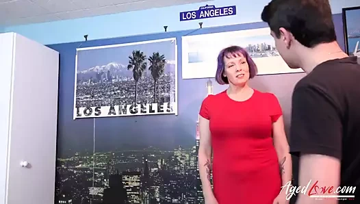 John kiralık bir oda ve olgun bir kaplan alır