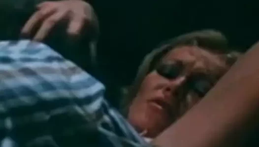 Klasik sarışın porno aktrisi sikişiyor