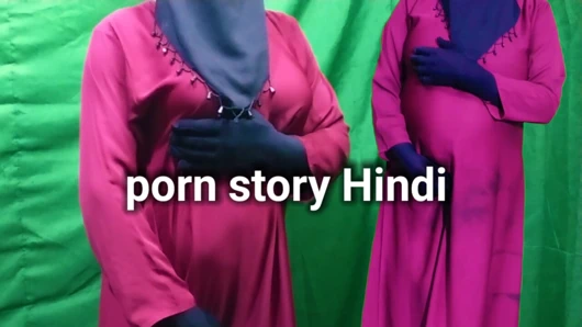 Aldatılan Hintli evli kadın kocasının arkadaşının yarağının tadını çıkarıyor Hintçe konuşuyor ve sert inliyor