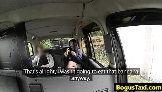 Analloving amatör gets bir sahte taksi Creampie