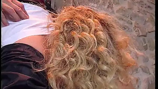 MILF, Kocasına Sakso Çekerken Marquis Tarafından Götten Beceriliyor