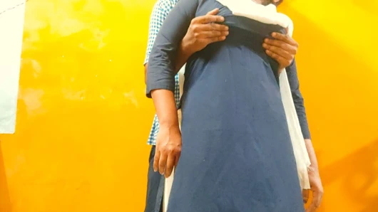 Hintli kızın ilk seks videosu internete sızdırıldı