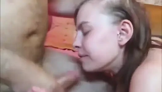 Kendimi sevmeyi ve alet emmeyi çok seviyorum