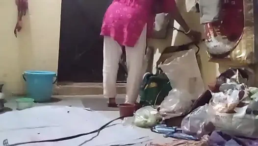 Köyün üvey kızlarının götü ve penisim sabah erken saatlerde üvey kızlarının götünü gördükten sonra penisim dikleşti.