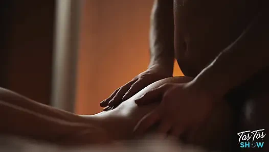 Muhteşem esmer masörü tarafından sikiliyor - laura rol yapma