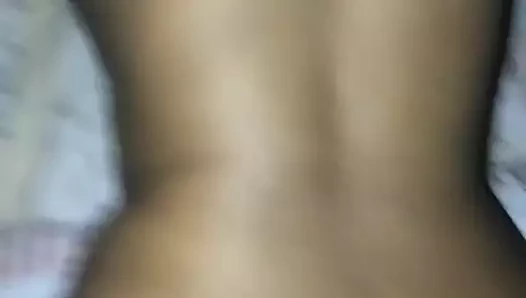 Evli kadın tatlı götten sikişiyor