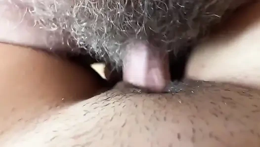 Dar amcığıma büyük bir yarak soktu