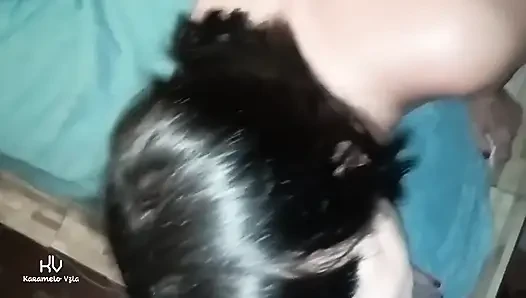 Evde yalnız bırakıldım ve seksi üvey kızım yarağımı emmek için atladı (bölüm bir)
