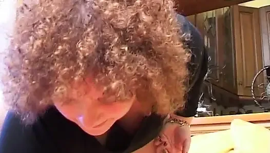 Amatör şişman kız dildoyla amını sıvazlıyor