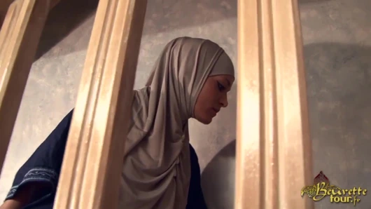 Salima Akim s en prend plein le cul pour le Beurette Tour