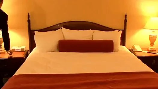 Tıraşlı Phoenix Marie otelde büyük götüyle sikişiyor