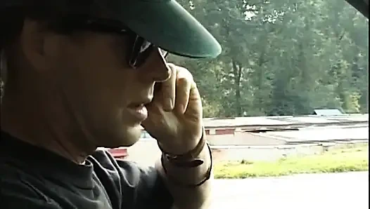 Olgun esmer vahşi açık havada grup sekste yarak yutuyor
