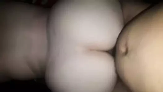 Sulu sürtük korunmasız sikiliyor