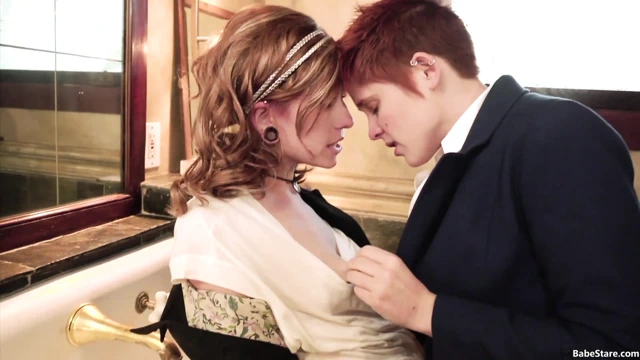 Üç kız, bir küvet: göt yeme ve parmaklama