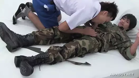 Asya twinks adam ve hans eyersiz