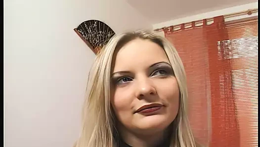 Rus olga parmaklar ona çıplak kedi