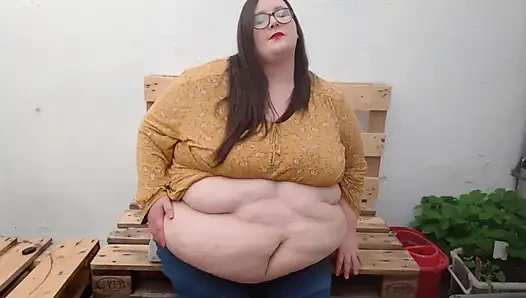 Ssbbw gizli bahçe göbek ve meme oyunu