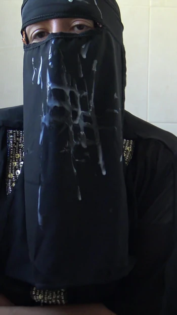 Падающий по челюсти момент от "марокканской бюретки из Хиджаба с большого члена кончает"