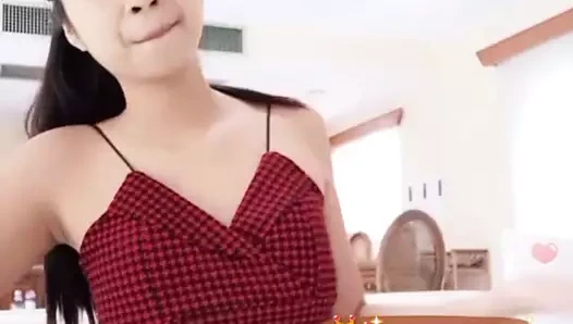 Çıplak olmayan seksi cam kız