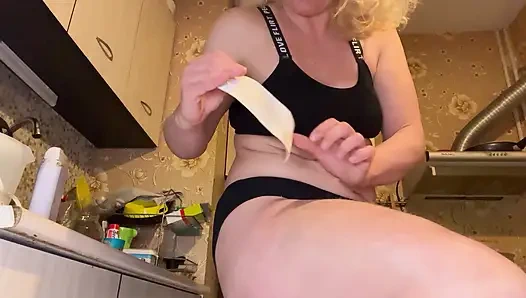 Kalçalarımı ağdalıyorum ve yağlıyorum