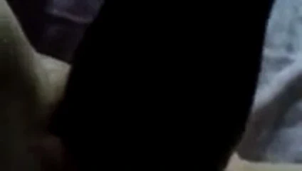 Ng04 şişme yapay penis uzanır ona delik