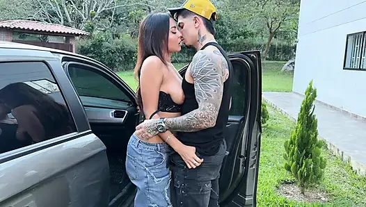 I cum inside her pussy after interviewing her in the car