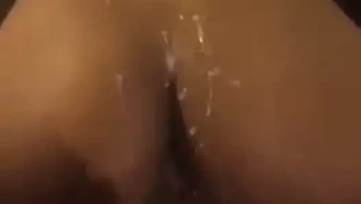 Bir yük attı ve sikişmeye devam etti