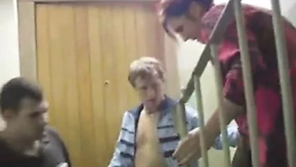 Rus sürtük merdivenlerde 2 musluklar sikikleri (part2)