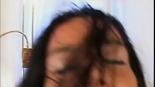 Güzel memeli azgın orta yaşlı seksi kadın sikiliyor ve büyük klasik yarakla göt deliğine boşalıyor
