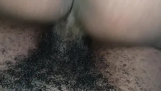 Ev bakıcısı amcığını gerdiriyor