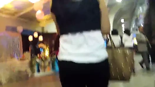 Orta yaşlı seksi kadının götü