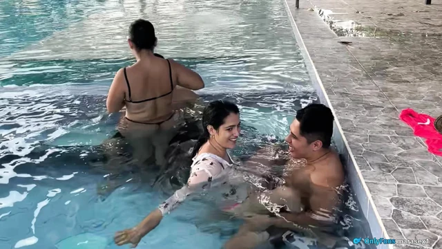 Parti seks havuzu evli kadın eş değiştiriyor