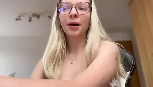 Sen beceriksiz bir asmr rol oyunusun