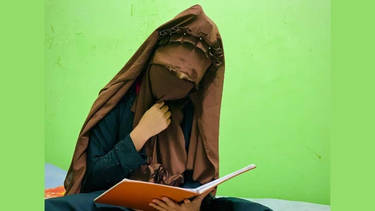 Efendim benimle sert sikişiyor