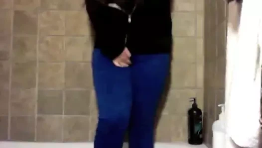 chubby umutsuz çiş içinde duş