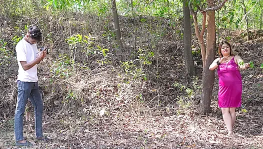 Kız arkadaş açık Hintçe ses ile açık çekim fotoğraf çekimi sonrası sert seks istiyor