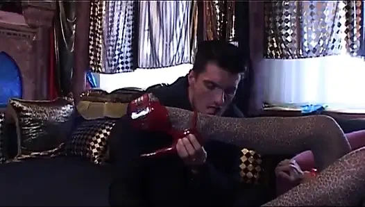 Güzel büyük memeli sarışın amcık büyük yarak emiyor anal sikiş