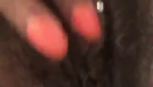 Benim kıllı deldi kedi ile oynuyor.