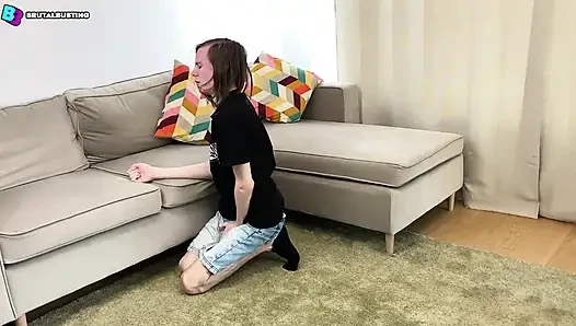 Testis patlaması! Kasık kısmı bizden çok nefret ediyor haha! - Dave Moon - Jennifer - Bbusting (top kırma)
