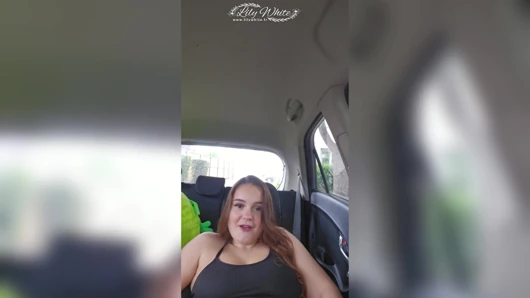 Dişçinin park yerinde kendime dokunuyorum, yoldan geçen bir adam beni uzaktan izliyor ve bu beni çıldırtıyor!!