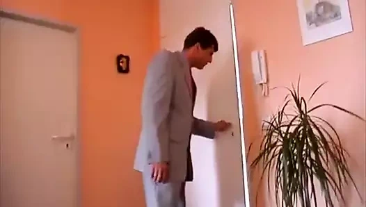 İki yaramaz sürtüğün iyi bir şaplak atılma ihtiyacı var