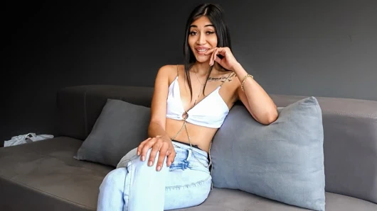 Seksi 18 yaşındaki latin sıkı amcık sapık büyük zenci yarağı Amerikalı yapımcı tarafından sert sikiliyor