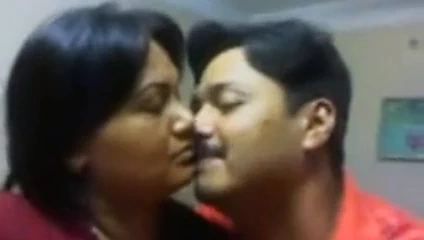 Dr.shilpi sürücü ile öpücük