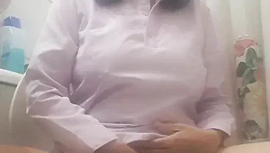 Mom plays with her fingers in her juicy vagina after urinating