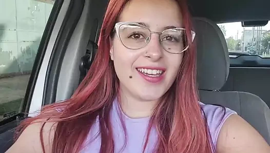 Dik memeli ve büyük götlü küçük sürtük parti için hazırlanıyor