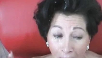 Büyükanne asla çok yaşlı